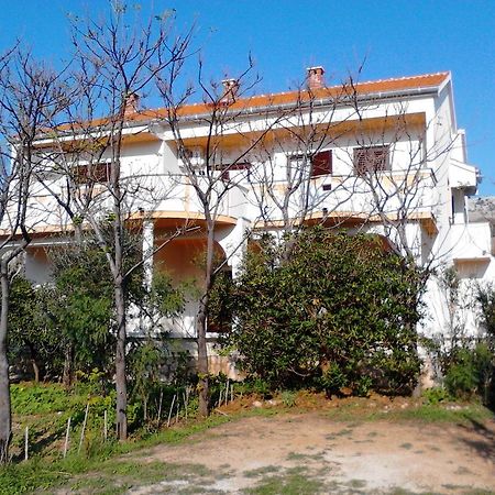 Apartments Kresimir Beauty With Shadow Trees And Parking Place Pag Town Exteriér fotografie