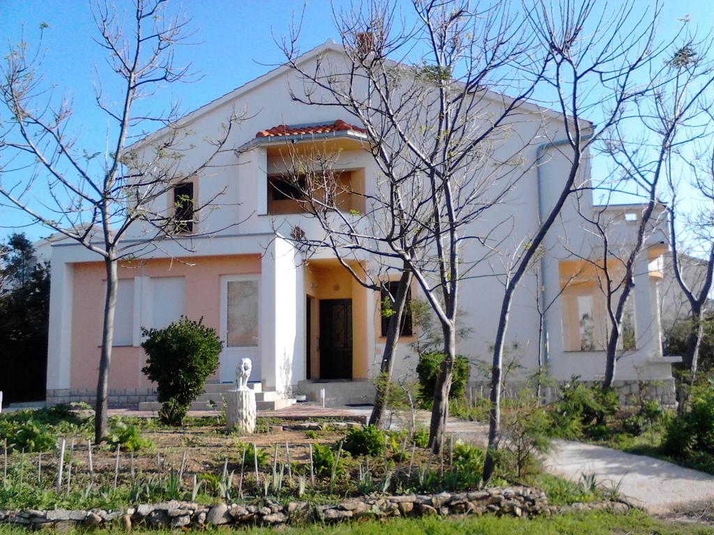 Apartments Kresimir Beauty With Shadow Trees And Parking Place Pag Town Exteriér fotografie