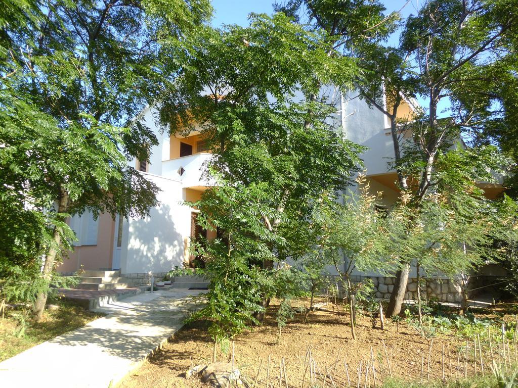 Apartments Kresimir Beauty With Shadow Trees And Parking Place Pag Town Exteriér fotografie